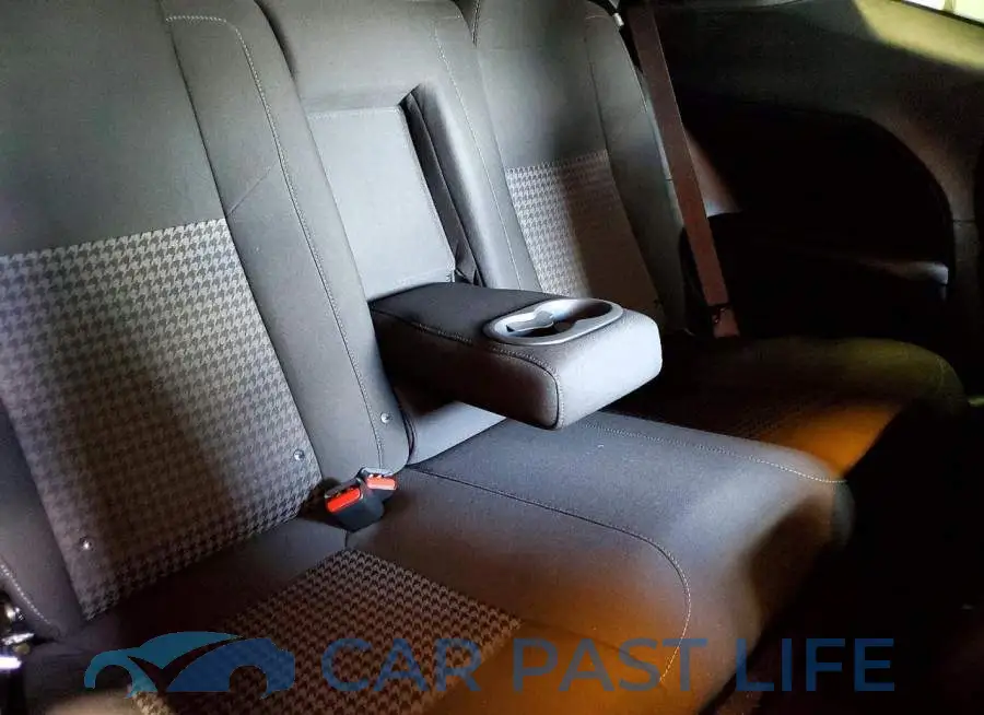2C3CDZFJ5MH582883# 10
