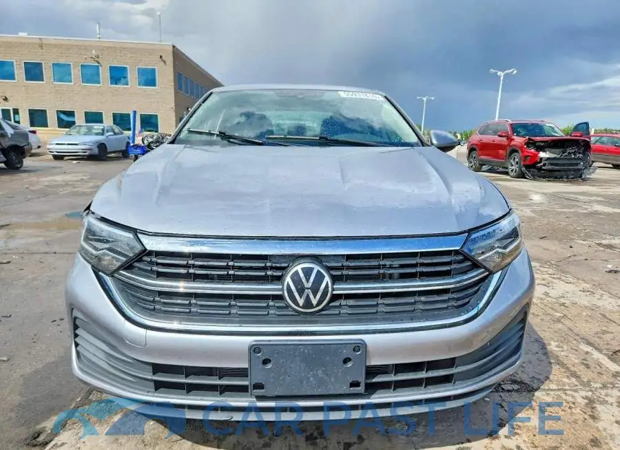 3VW4M7BU9PM011582# 5