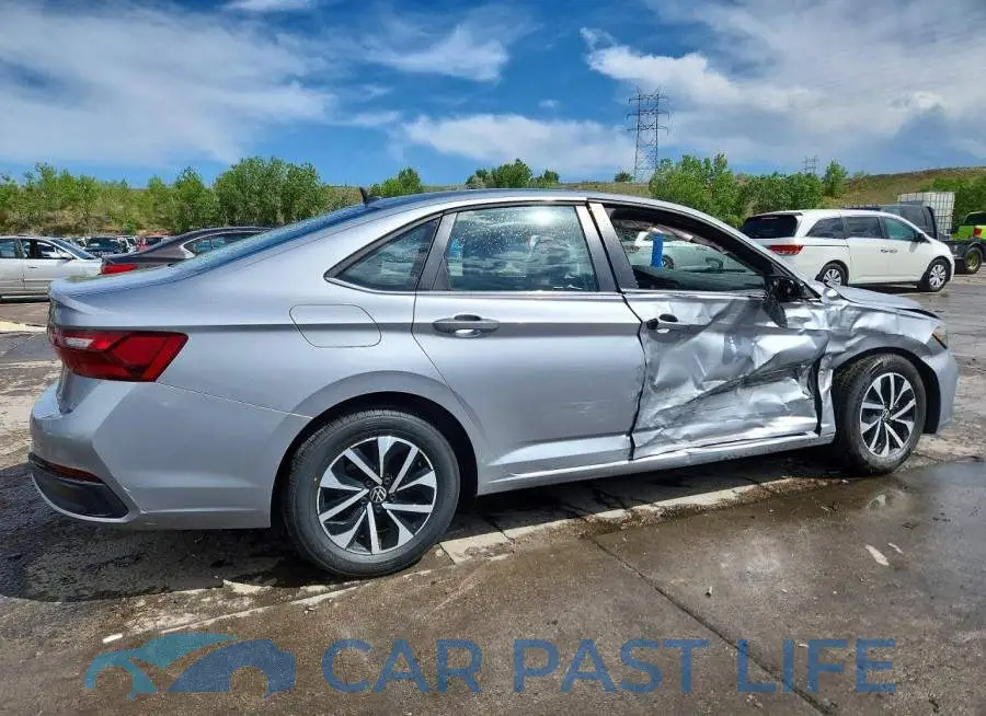 3VW4M7BU9PM011582# 3
