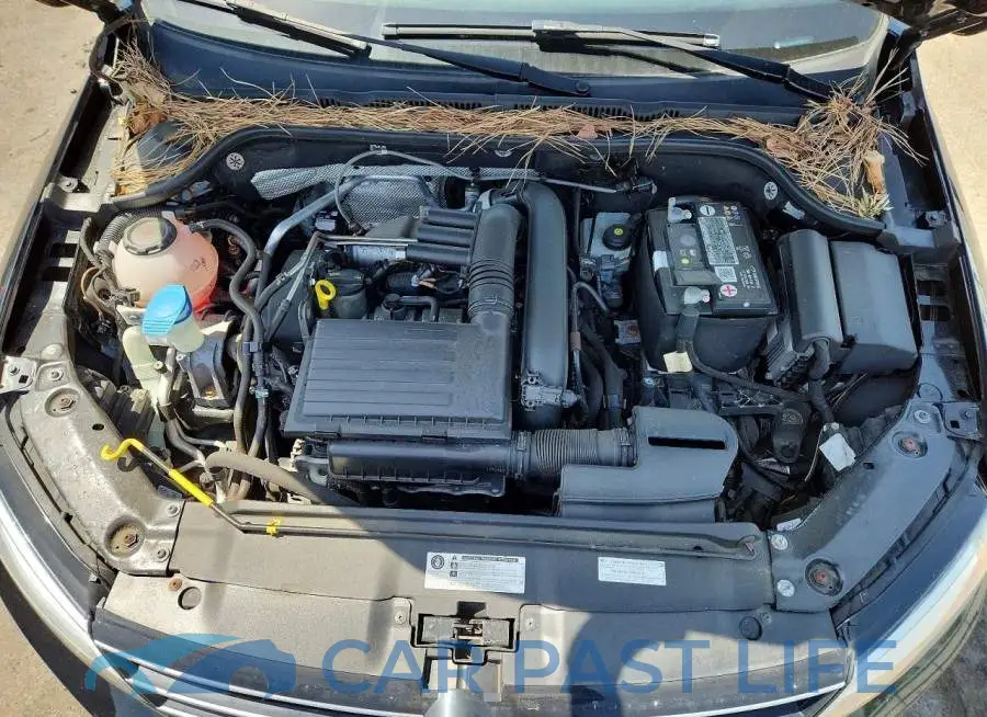 3VW2B7AJ2JM238916# 11