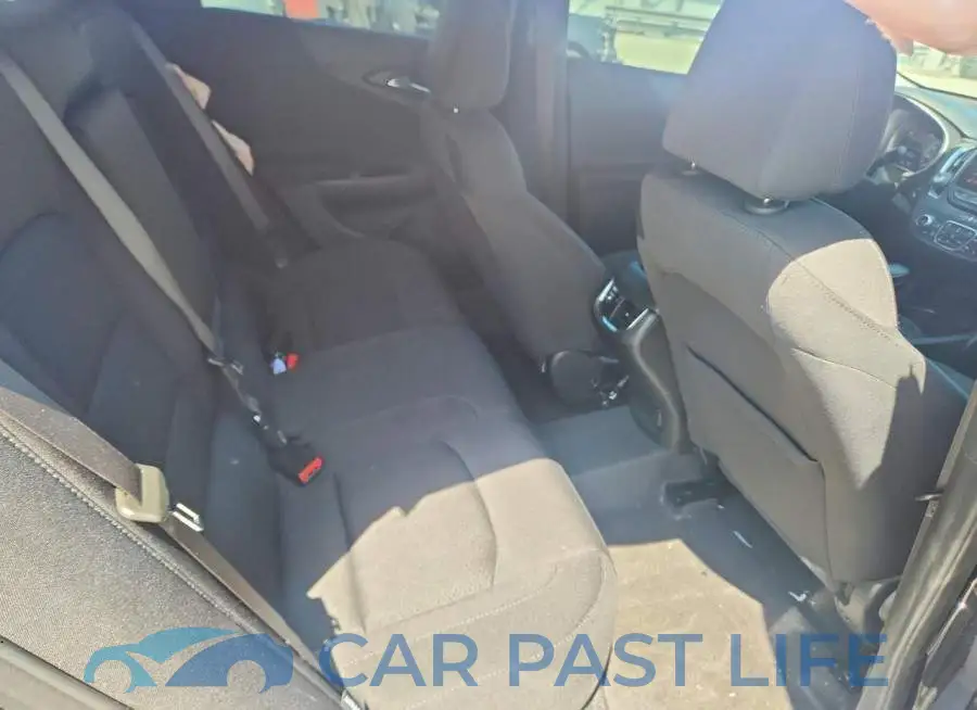 1G1ZD5ST9SF122588# 10