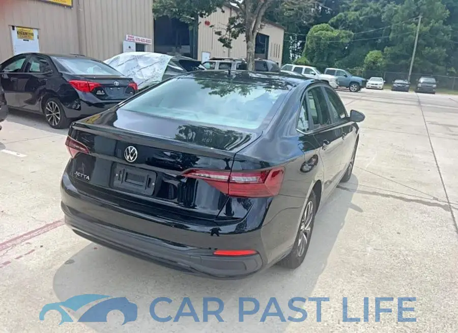3VW5M7BU9RM103556# 4