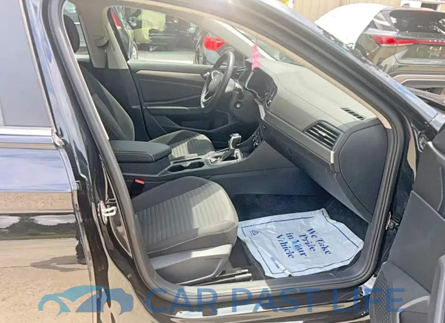 3VW5M7BU9RM103556# 5