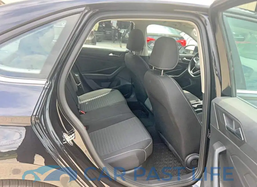 3VW5M7BU9RM103556# 6