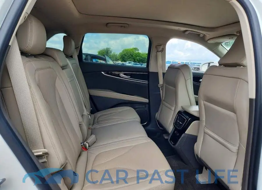 2LMPJ8KP0PBL22926# 11