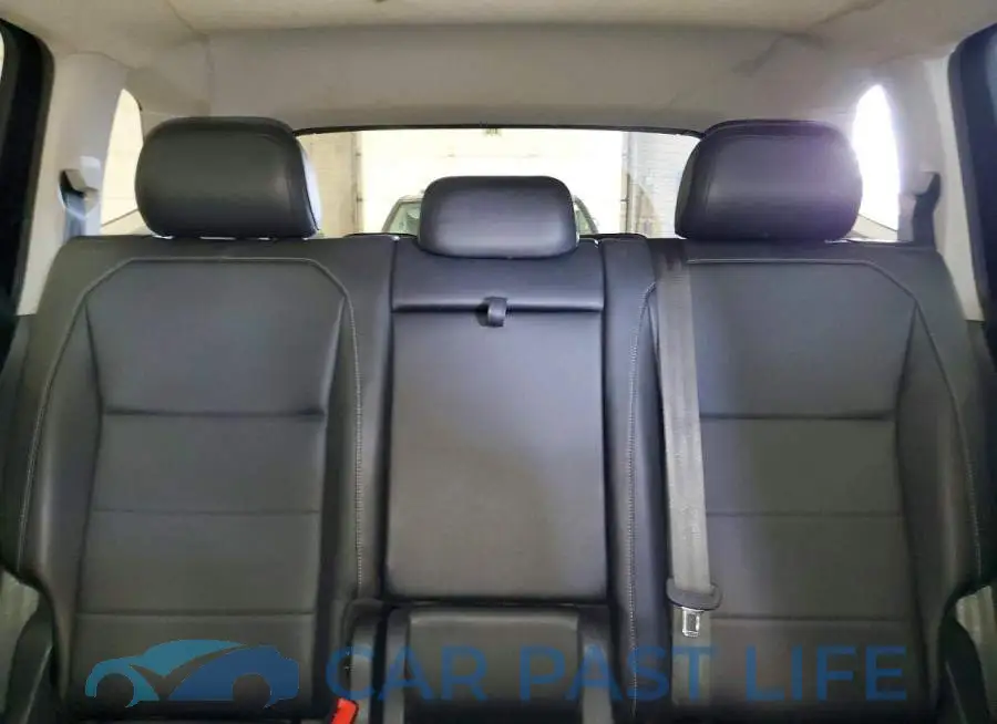 3VV2B7AX3JM196989# 10
