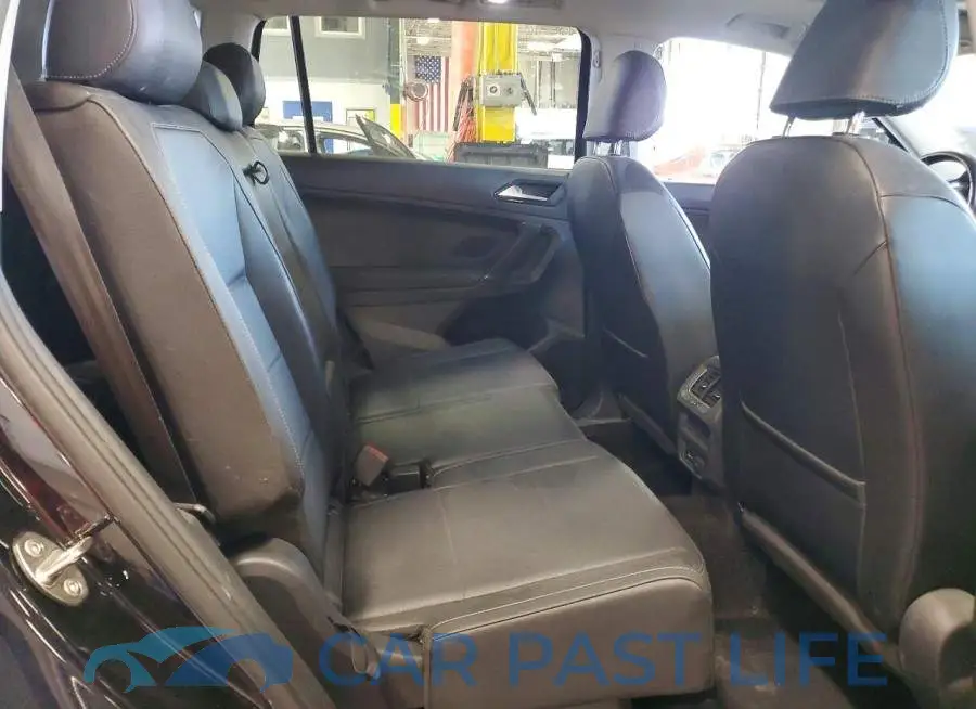 3VV2B7AX3JM196989# 11