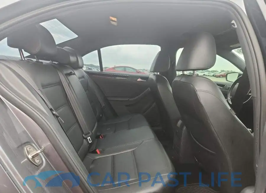 3VWD17AJXJM215007# 10