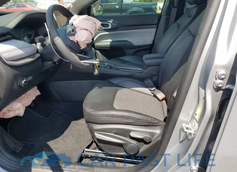 3C4NJDBN8RT581802# 7