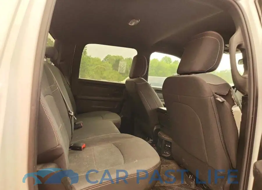 3C6UR5CJ3RG125695# 10