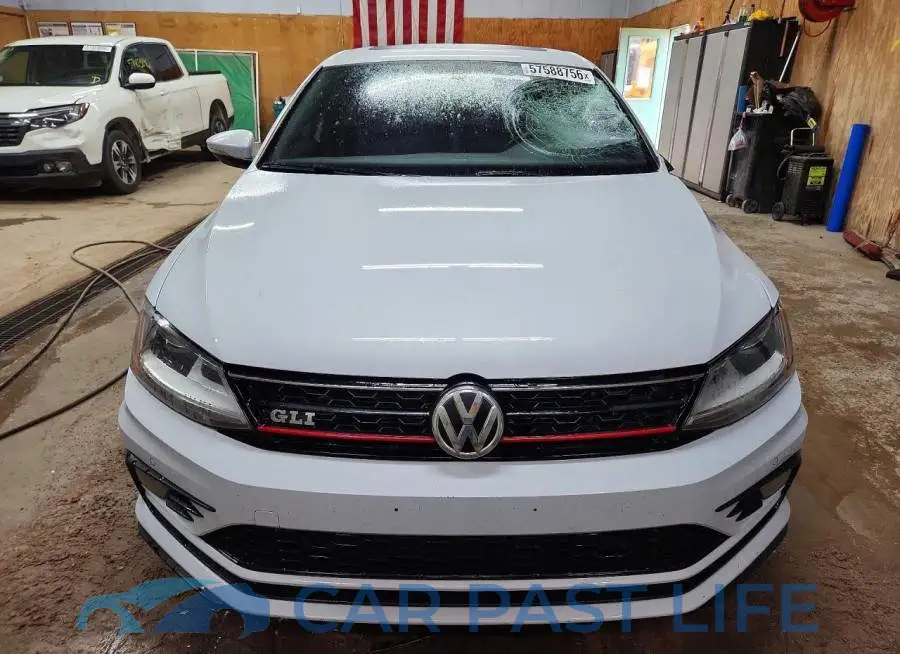 3VW4T7AJ8HM311822# 5
