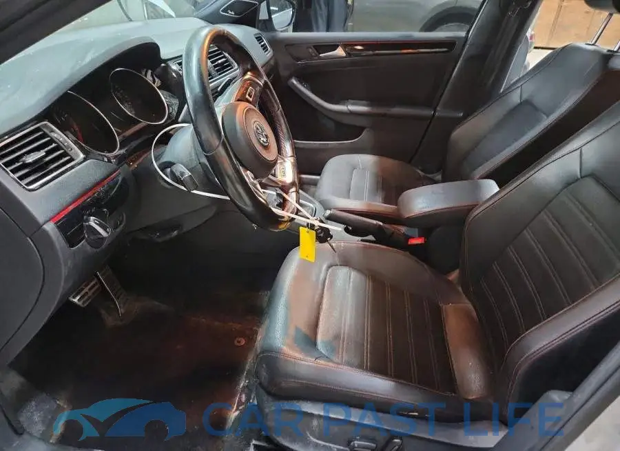 3VW4T7AJ8HM311822# 7