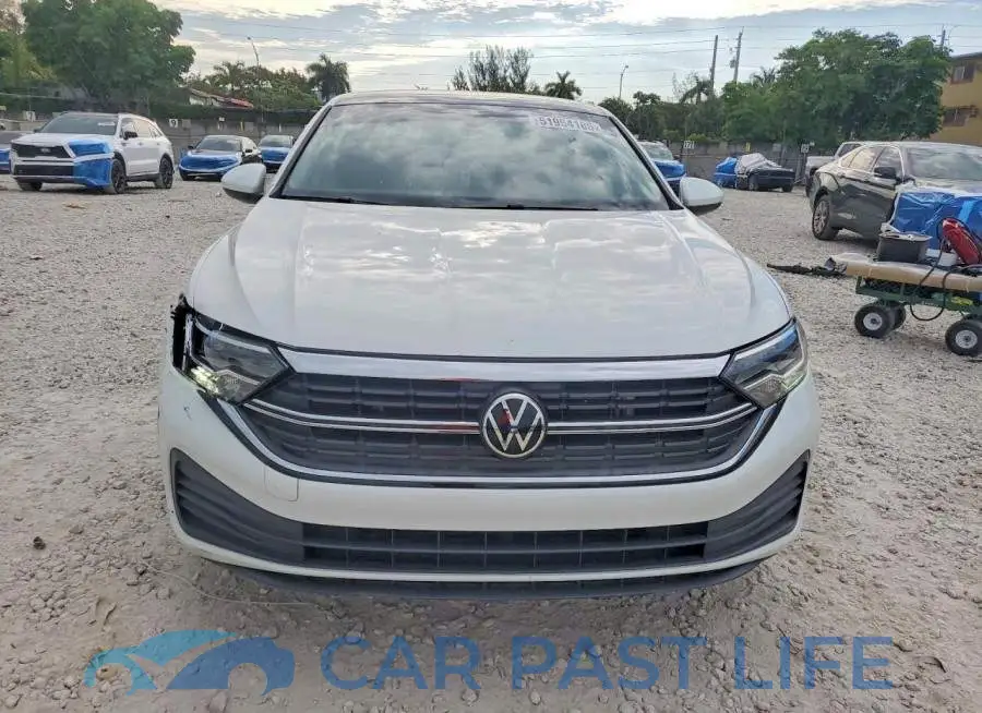 3VW7M7BU8PM006967# 5
