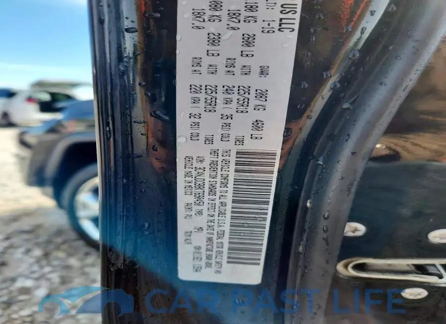 3C4NJDCB8KT690450# 12
