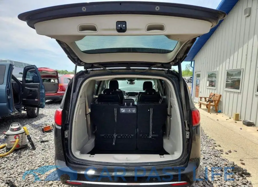 2C4RC1BG8JR290865# 6