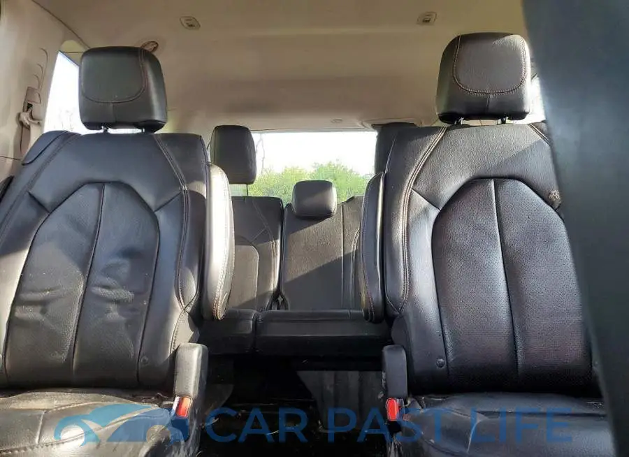 2C4RC1EGXHR543187# 10