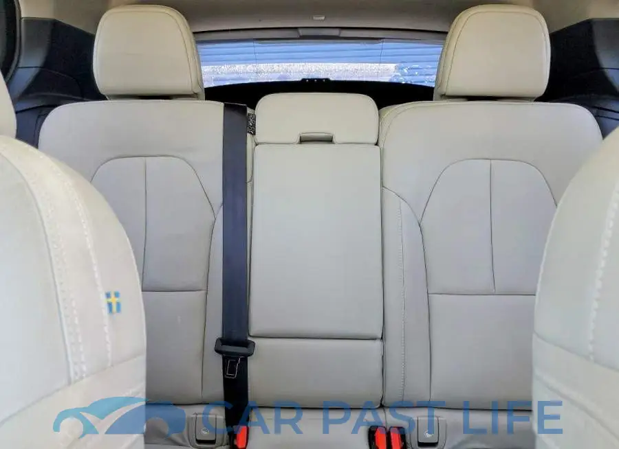 YV4AC2HKXL2233970# 10