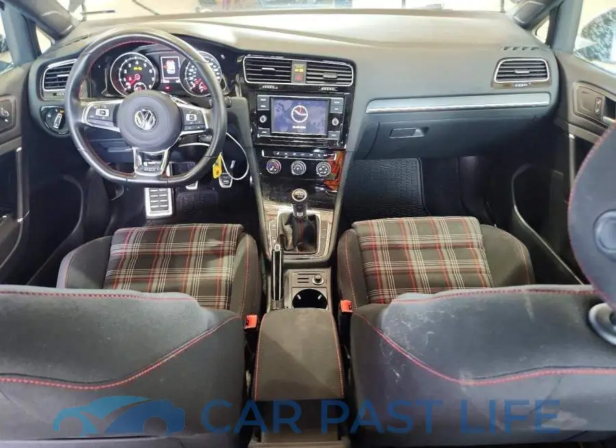 3VW5T7AU3MM009847# 8