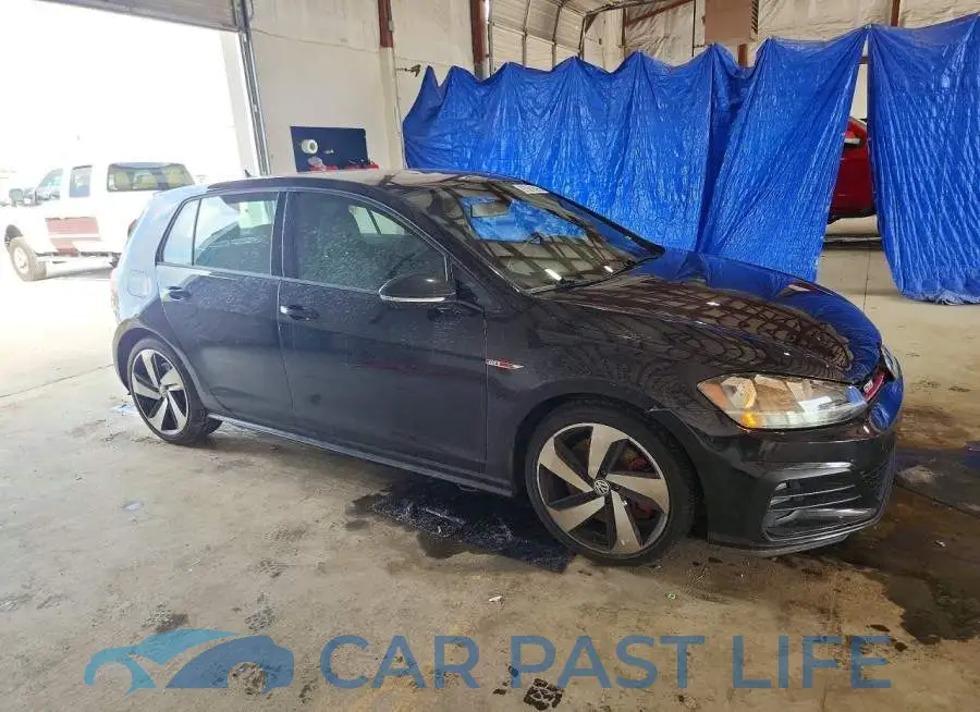 3VW5T7AU3MM009847# 4