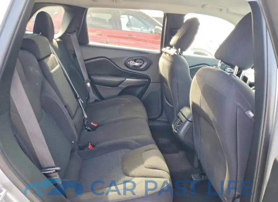 1C4PJLCB3KD134586# 10