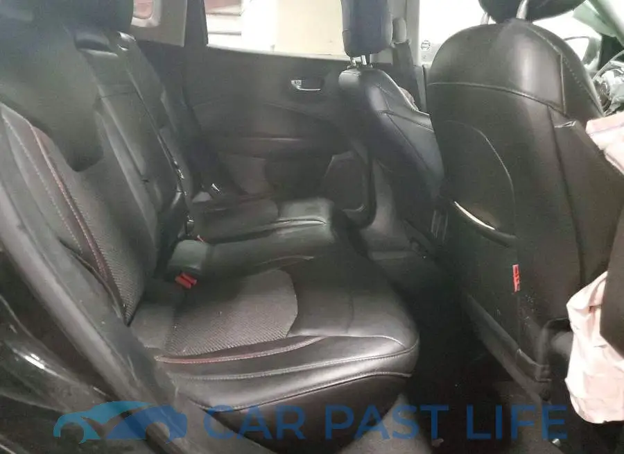 3C4NJDDB3JT501720# 11