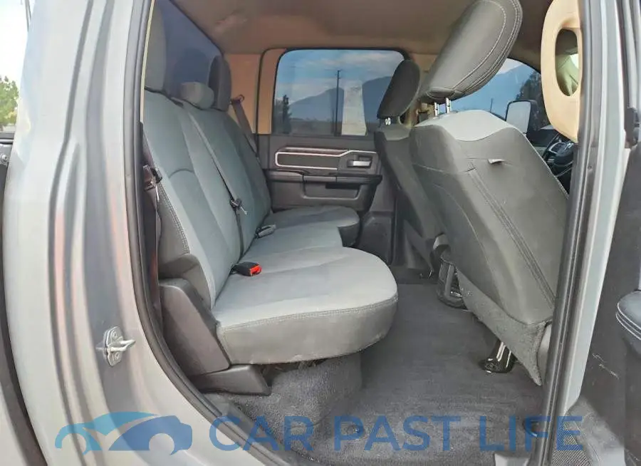 3C6UR5JL7KG626292# 10
