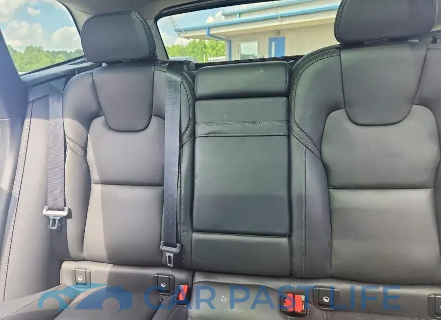 YV4102DL3M1813706# 10