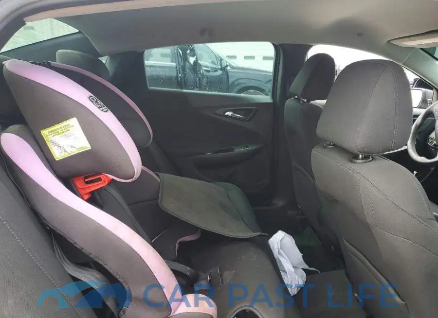 1G1ZB5ST5JF111088# 10