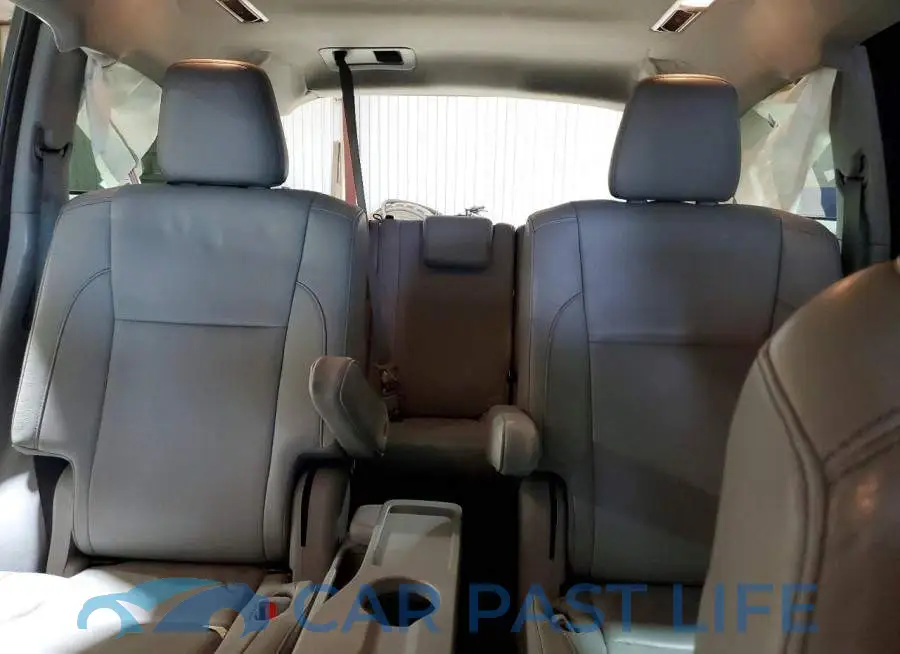5TDJZRFH2JS812300# 10