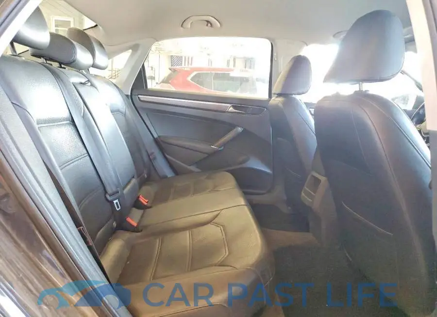1VWDT7A3XHC037770# 10