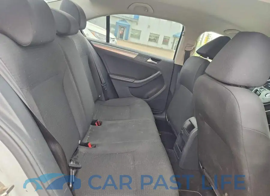 3VW2B7AJ7HM315127# 10
