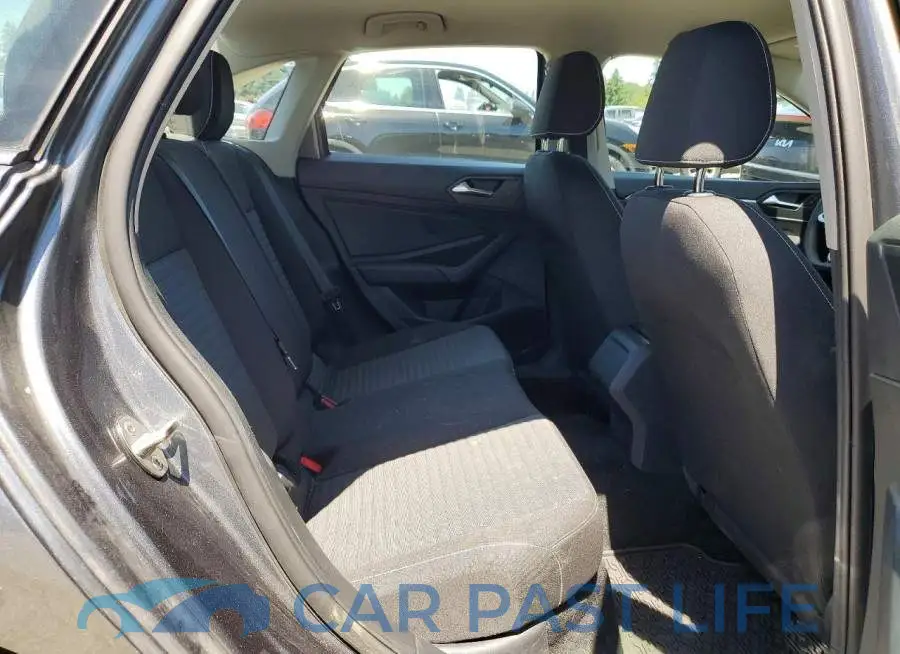 3VW5M7BU8PM040995# 10