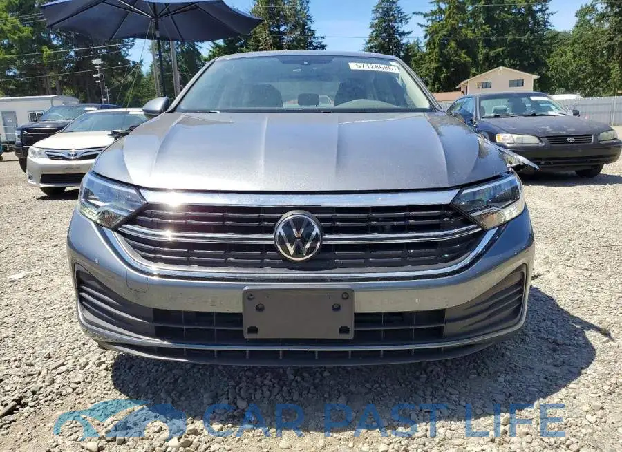 3VW5M7BU8PM040995# 5