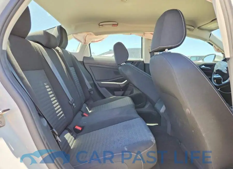 3VW5M7BU8RM044158# 10