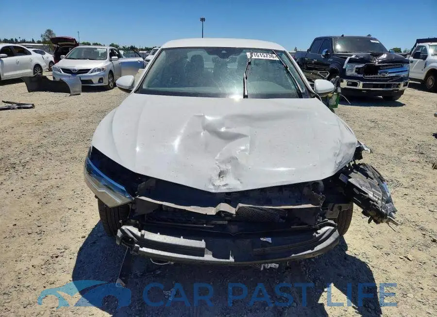 3VW5M7BU8RM044158# 5