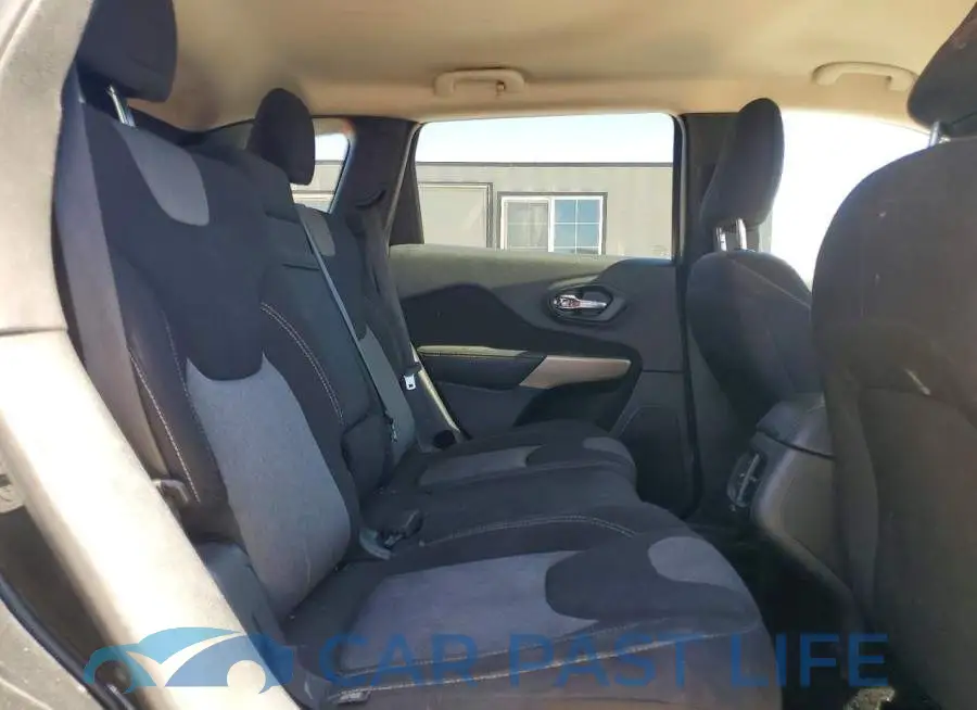 1C4PJLCB8JD615318# 10