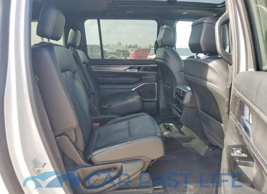 1C4SJSBP9RS117203# 11