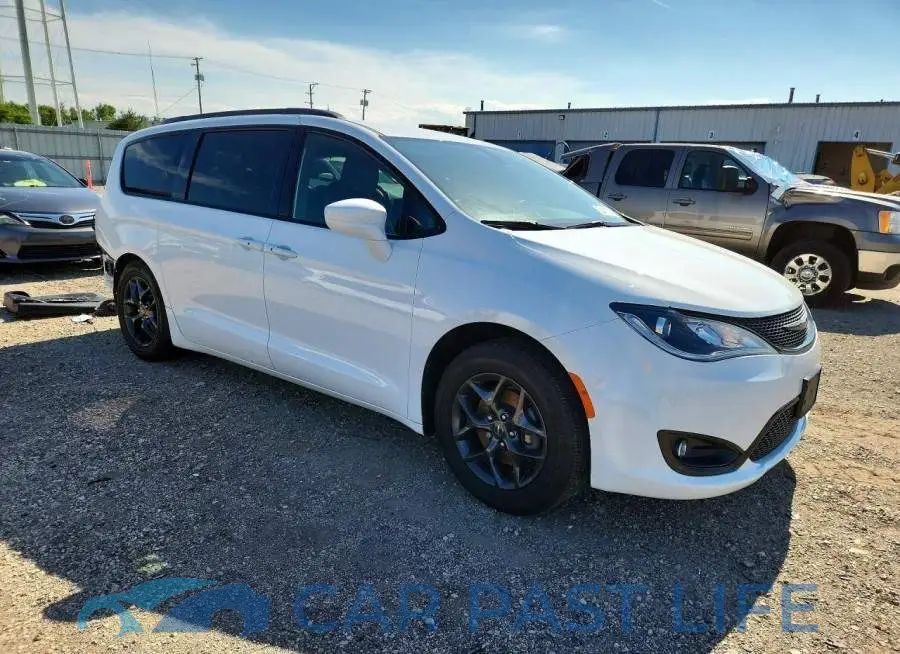 2C4RC1EG3KR527386# 4