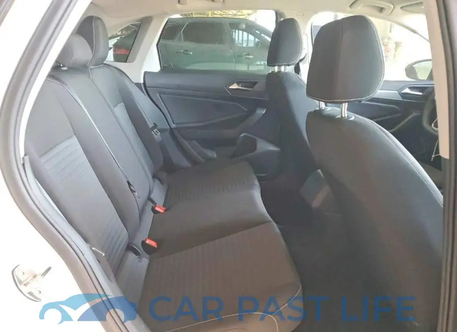 3VW5W7BU4TM040979# 10