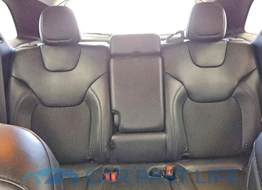 1C4PJLLX9KD439523# 10