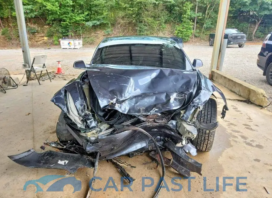 5YJ3E1EB5LF619925# 5