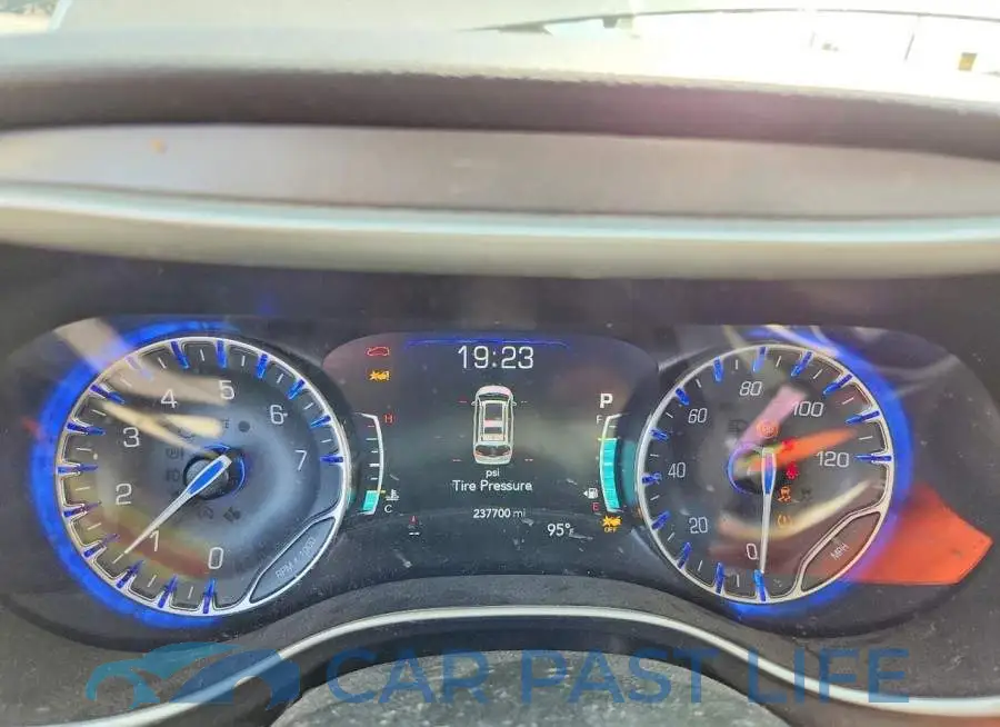 2C4RC1BG3NR217876# 9