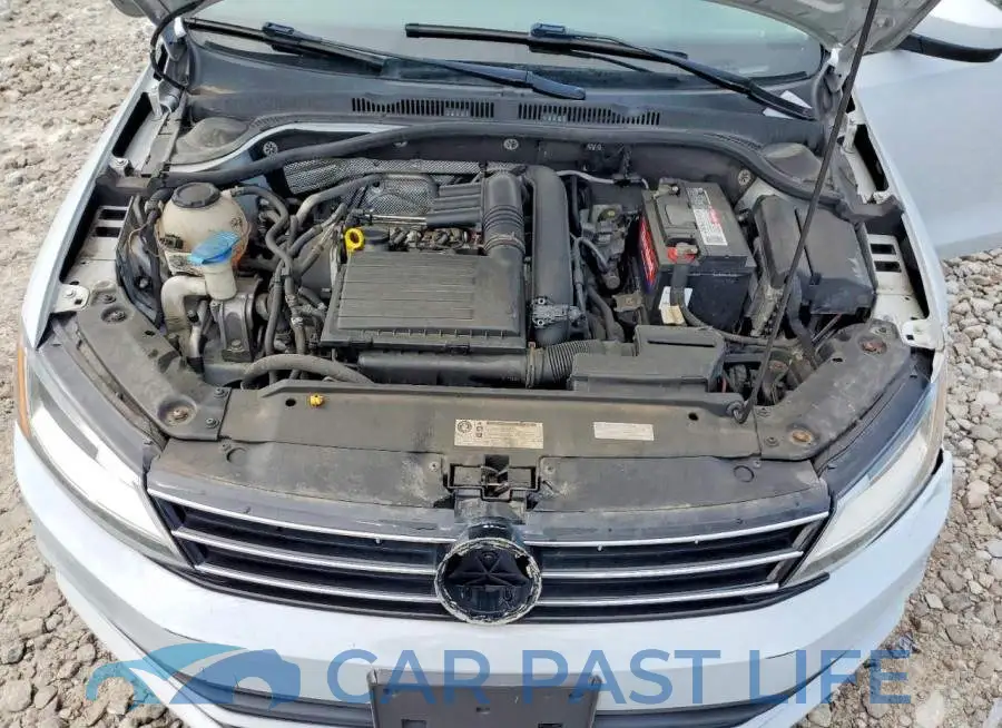 3VW2B7AJ3JM215242# 11