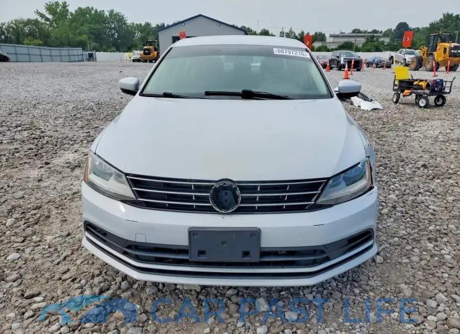 3VW2B7AJ3JM215242# 5