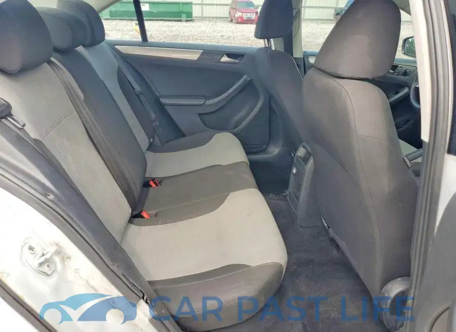 3VW2B7AJ3JM215242# 10