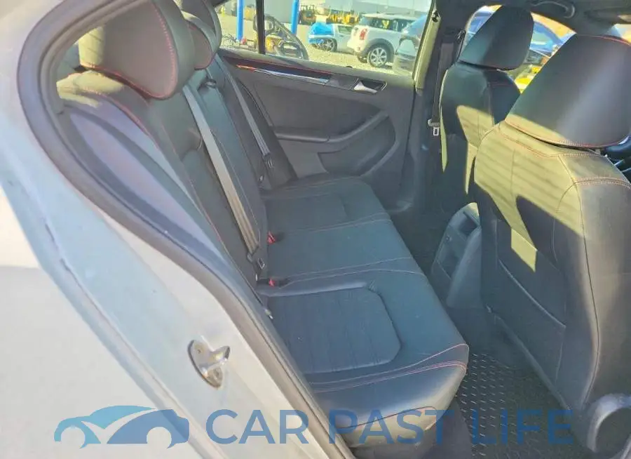 3VW4T7AJXJM214949# 10