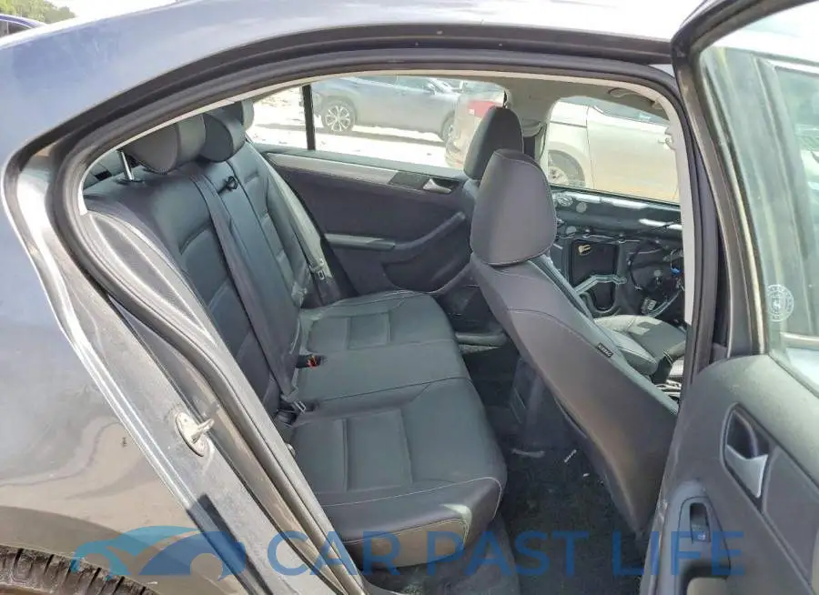 3VWDB7AJ2JM235765# 10