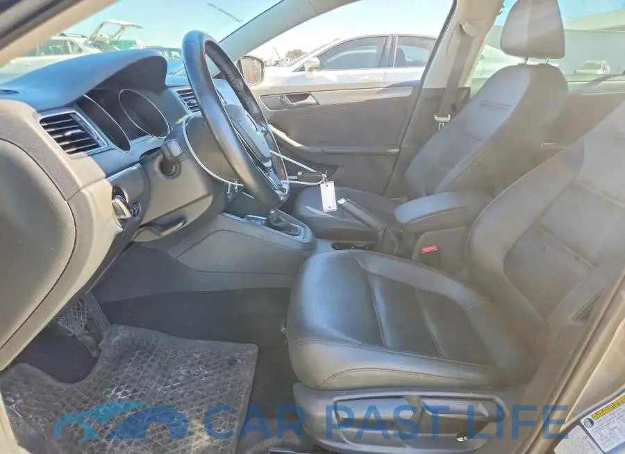3VWDB7AJ5HM360995# 7