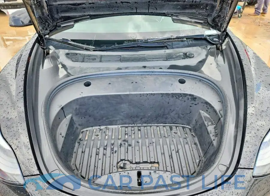5YJ3E1EAXNF369303# 11