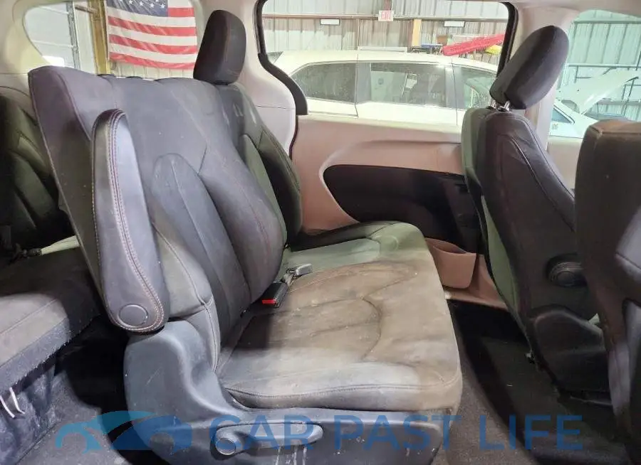2C4RC1AG1JR113849# 11